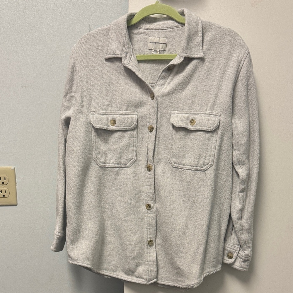 American Eagle Light Gray Button-Up Shirt